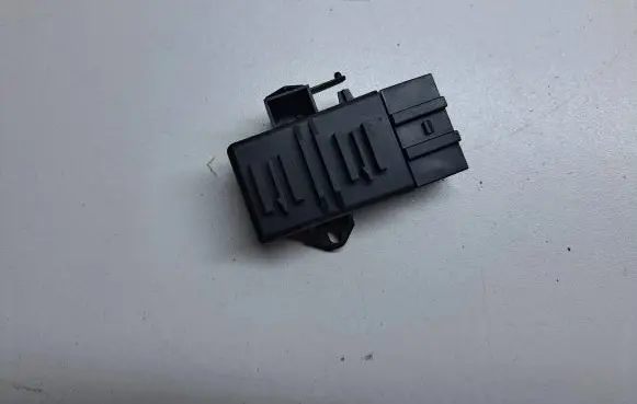 Skoda Octavia Mk3 (5E) Seat heating relay 3AA959772 300616