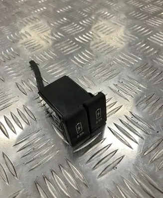 Honda CR-V USB socket connector DG14351