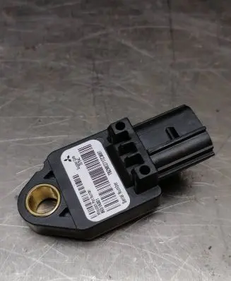 Mitsubishi Lancer X Airbag deployment crash/impact sensor 8651A001 TBZME2717Z3697