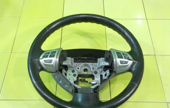Mitsubishi Outlander Steering wheel WP77