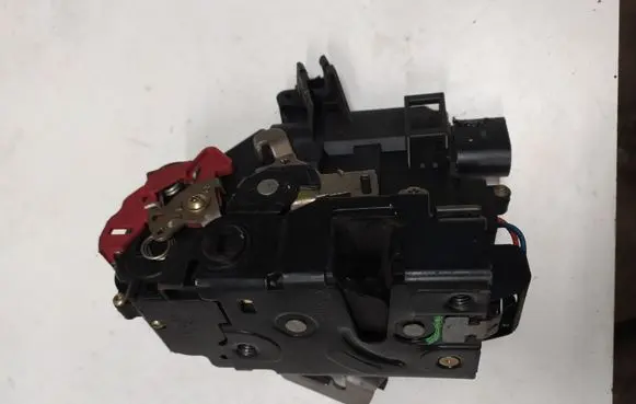 Audi A4 S4 B6 8E 8H Rear door lock 8E0839015C