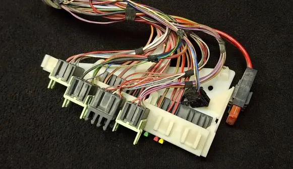BMW 5 E39 Fuse module 8371884