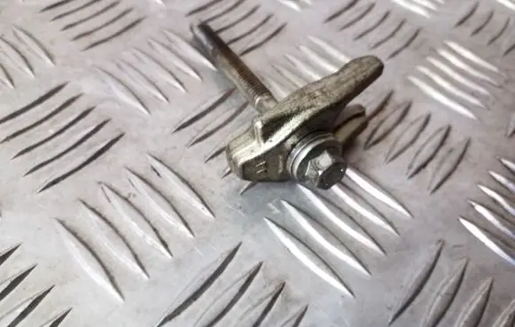 Infiniti EX Fuel Injector clamp holder