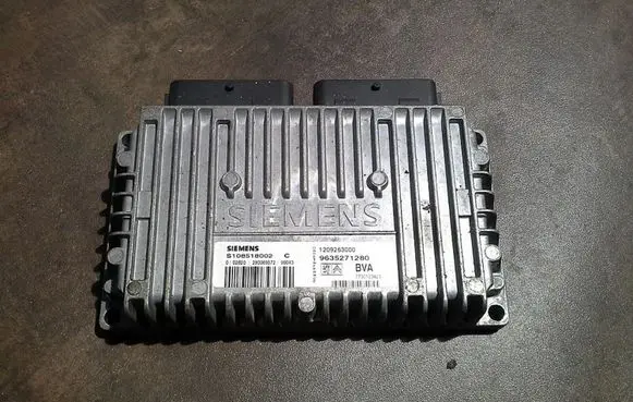 Peugeot 406 Engine control unit/module S108518002C