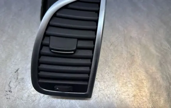 Audi Q7 4L Dashboard side air vent grill/cover trim 4L0820902