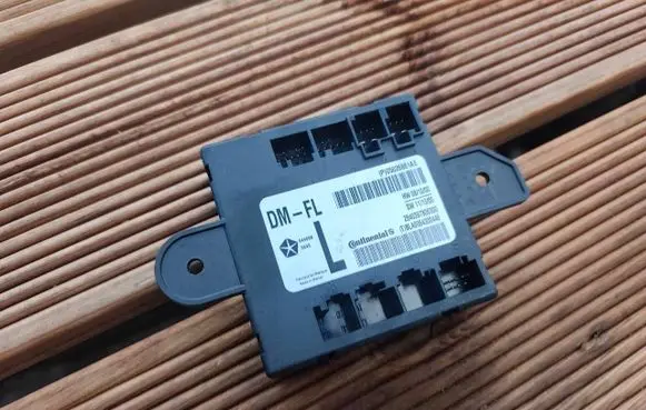 Chrysler Town & Country V Door control unit/module 05026861AD