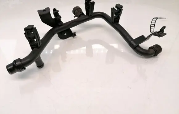 Volkswagen PASSAT B5 Engine coolant pipe/hose 038121065BH