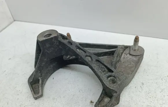 BMW 7 E65 E66 Engine mounting bracket 6758427 22116758427