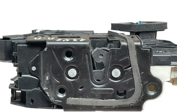 Skoda Octavia Mk3 (5E) Front door lock 5E2837016