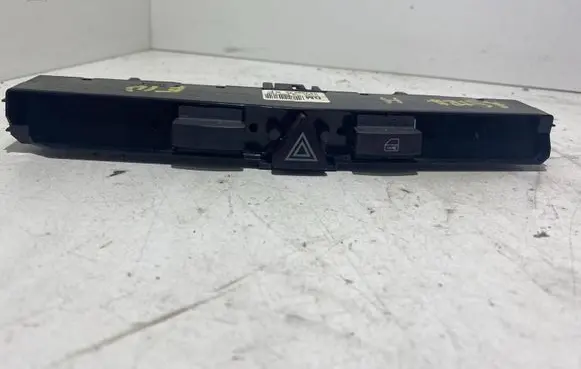 Opel Astra H Hazard light switch 13100105