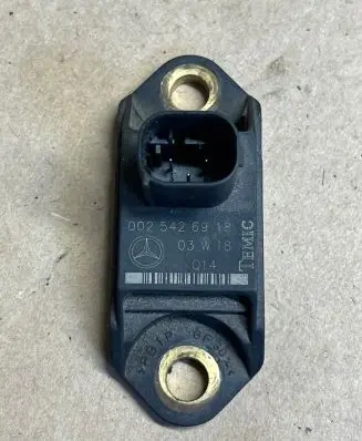 Mercedes-Benz E W211 Airbag deployment crash/impact sensor 0025426918