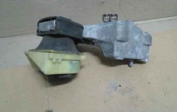Renault Scenic III - Grand scenic III Engine mount vacuum valve 