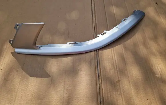 Rear bumper trim bar molding