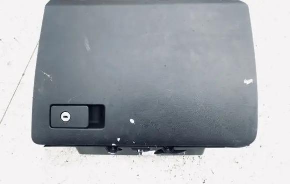 Glove box