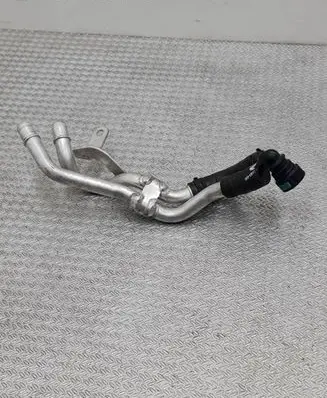 Land Rover Discovery 5 Engine coolant pipe/hose CPLA18B402AC