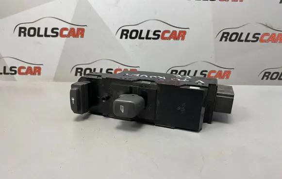 Volvo V70 Electric window control switch 8682950