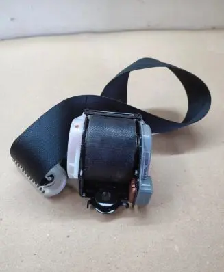 Nissan X-Trail T32 Middle seatbelt (rear) 