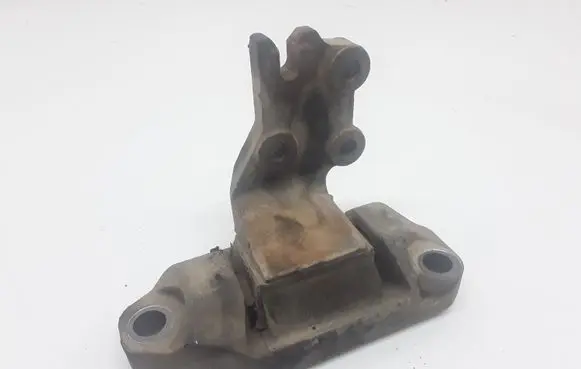 Volvo XC90 Engine mount bracket 30793797