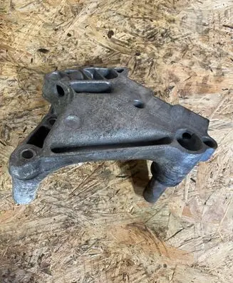 Volkswagen Sharan Engine mounting bracket 04L199207