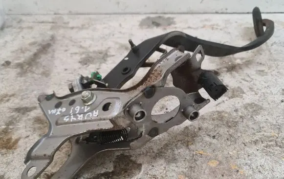 Toyota Auris 150 Brake pedal