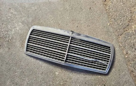 Mercedes-Benz 190 W201 Front grill 2018880023
