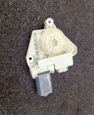 Mercedes-Benz GLC X253 C253 Front door window regulator motor A2139069501