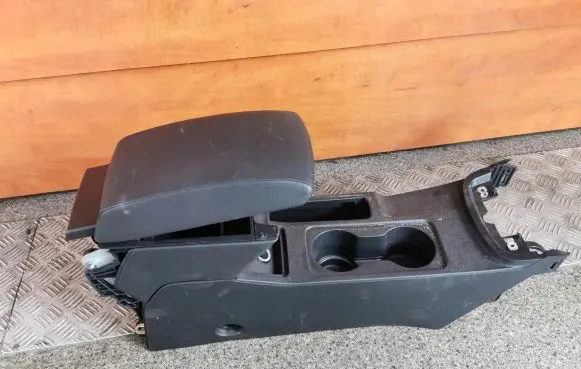 Seat Leon (5F) Center console