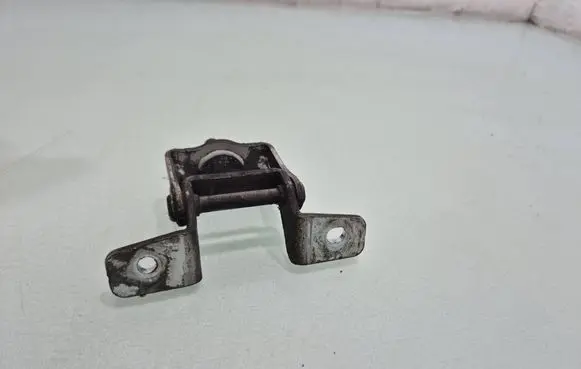 KIA Rio Tailgate/trunk/boot hinge 