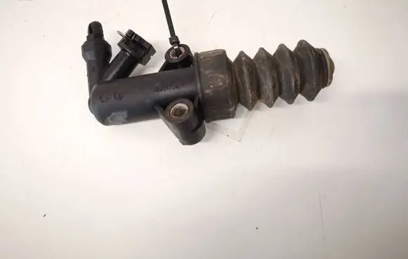Mazda 3 I Clutch master cylinder KN2001741