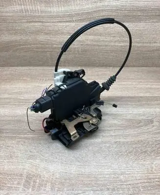 Volkswagen Polo IV 9N3 Rear door lock 1J0973713 WITHPLUG