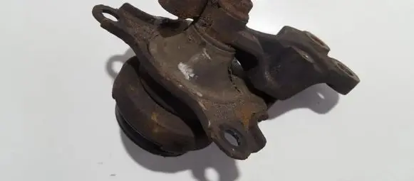 Honda CR-V Engine mount bracket