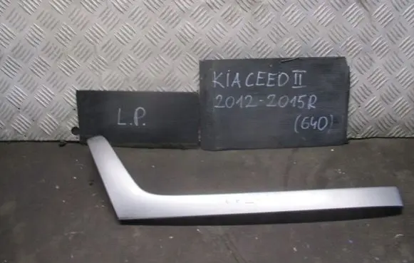 KIA Ceed Front door trim bar 