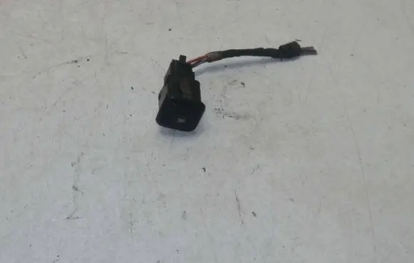 Volkswagen Golf IV Fuel tank opening switch 380959833A