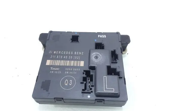 Mercedes-Benz E W211 Door control unit/module 2118704026