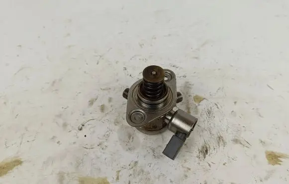 BMW X5 E70 Fuel injection high pressure pump 7595339 0213867 1002473867