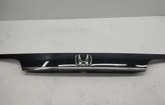 Trunk door license plate light bar