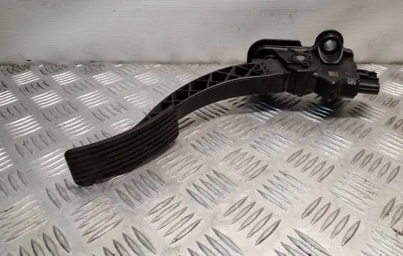 Jeep Patriot Accelerator throttle pedal 04891585AC