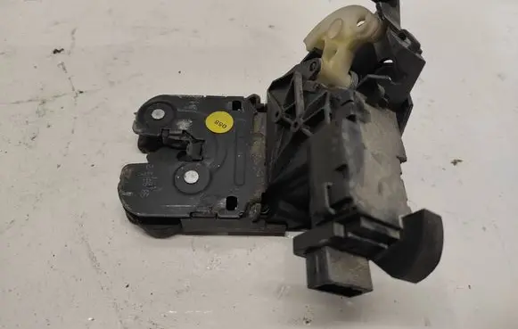 Audi A4 S4 B7 8E 8H Tailgate/trunk/boot lock/catch/latch 8P4827505B