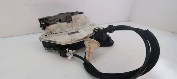 Volkswagen Golf VI Front door lock 5K1837016