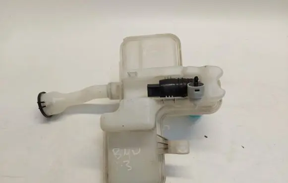 Windshield washer fluid reservoir/tank