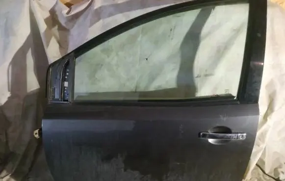 Nissan Quest Front door pilkos