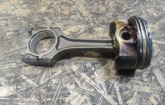 Volkswagen PASSAT B7 Piston with connecting rod 06LB 06HBP