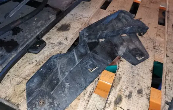Volvo V70 Front bumper mounting bracket 30796388