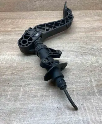 Volkswagen Sharan Clutch pedal 7M2721321C 98VW7520DA