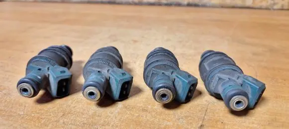 Volvo S40, V40 Fuel injectors set 9454710