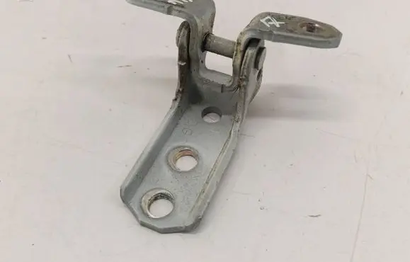 Mitsubishi L200 Front door lower hinge 