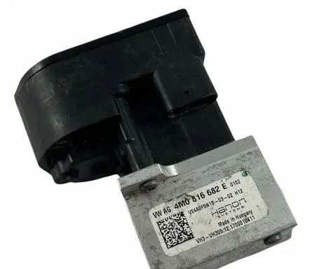 Audi Q7 4M Air conditioning (A/C) expansion valve 4M0816682E