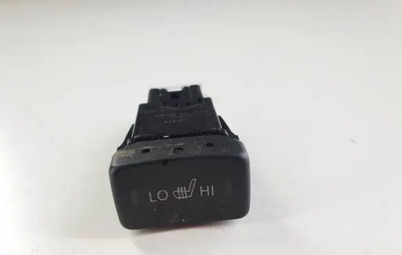 Suzuki SX4 S-Cross Seat heating switch
