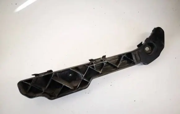 Front bumper mounting bracket