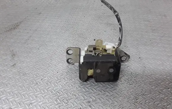 Honda CR-V Tailgate window lock/catch/latch 